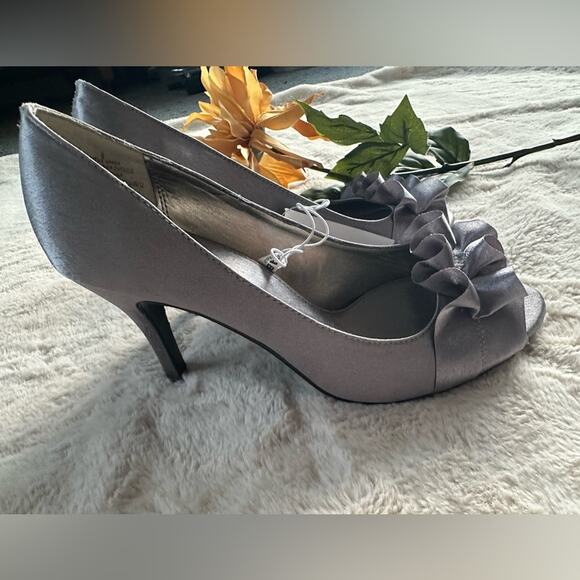 Merona silver peep toe heels size 9 - Picture 2 of 5